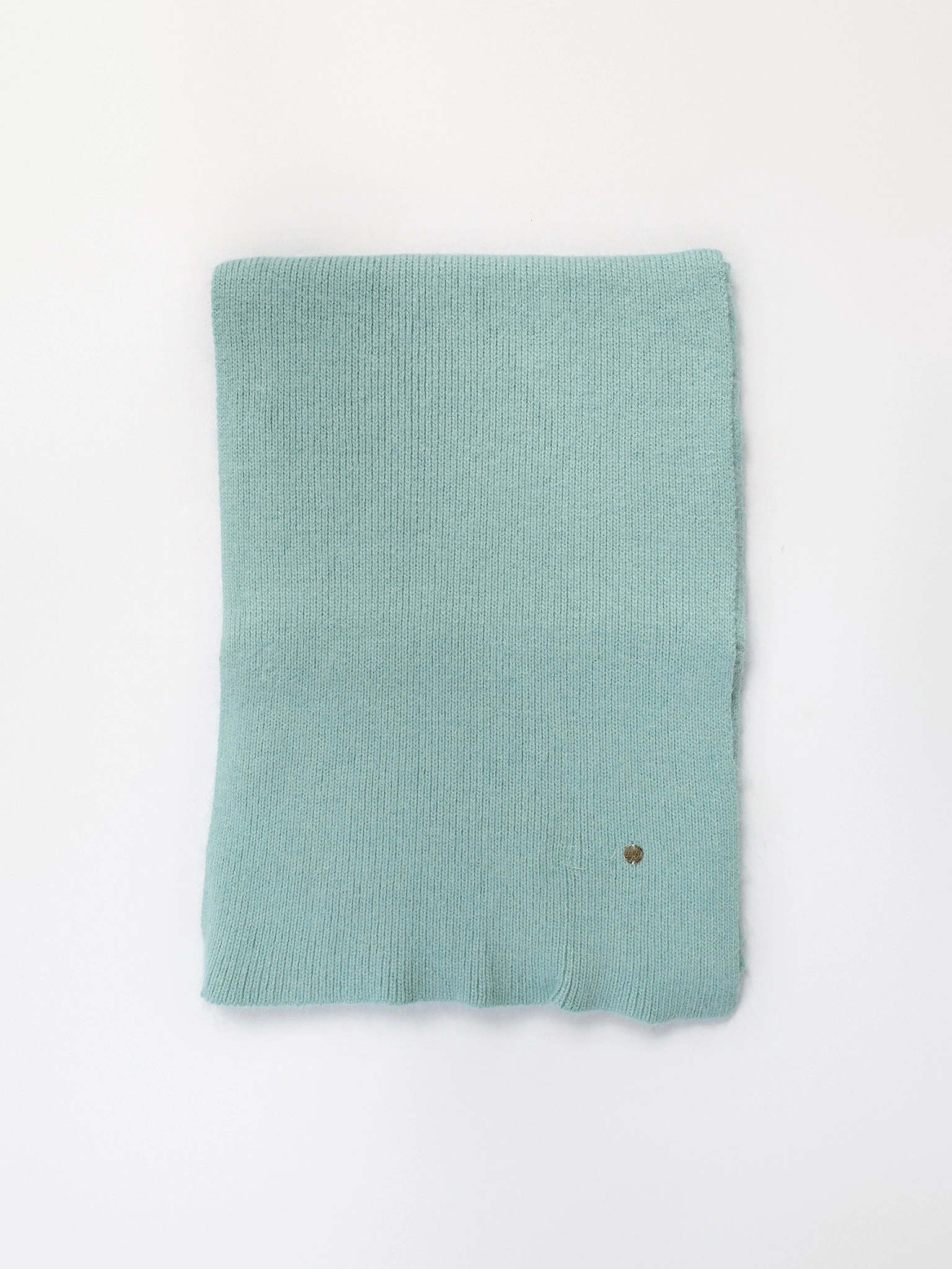 Шарф с декоративной нашивкой в ассортименте